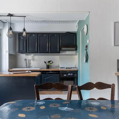 L'escalier Rouge - Maison Renovee Avec Cour *