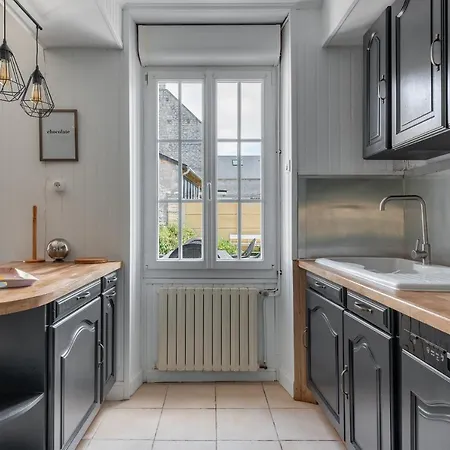 L'escalier Rouge - Maison Renovee Avec Cour Tatil Evi