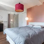 L'escalier Rouge - Maison Renovee Avec Cour *