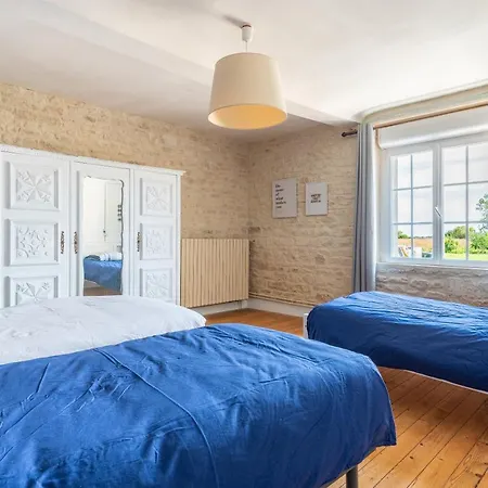 Vakantiehuis L'escalier Rouge - Maison Renovee Avec Cour