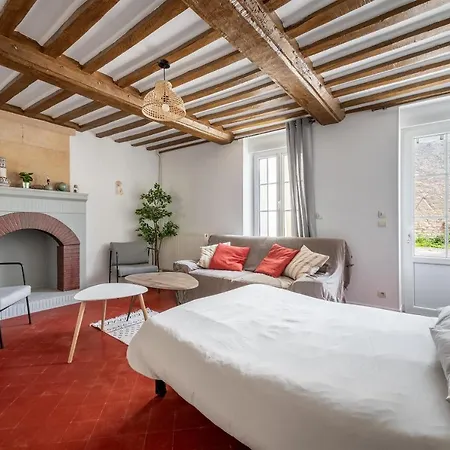 Ferienhaus L'escalier Rouge - Maison Renovee Avec Cour *