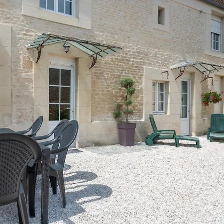 L'escalier Rouge - Maison Renovee Avec Cour *