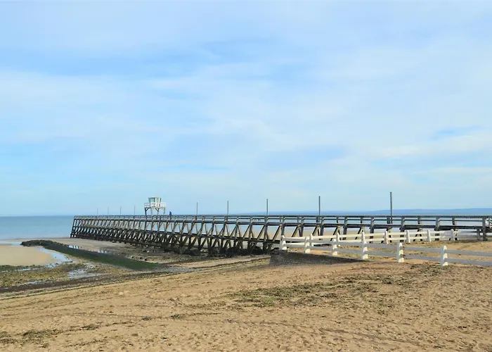 L'escalier Rouge - Maison Renovee Avec Cour 펜션 *