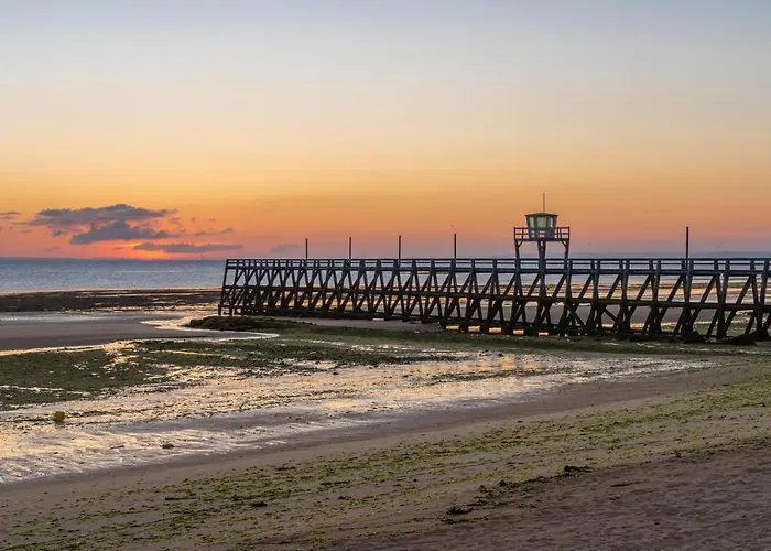 L'escalier Rouge - Maison Renovee Avec Cour 펜션 *